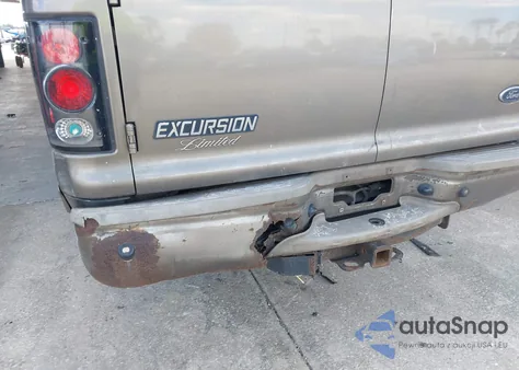 2003 Ford Excursion Limited from USA, damaged, VIN 1FMSU43P83EB45349